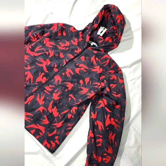 MCQ BY ALEXANDER MCQUEEN Swallow Jacket Black & Red - Picture 4 of 10